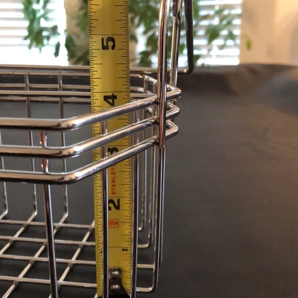 Wire Basket w/Handle and Divider - Picture 6 of 6